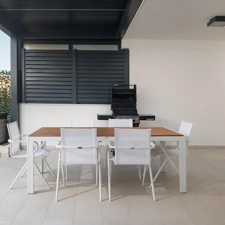 Mona - Dvosobni Stan 아파트 *