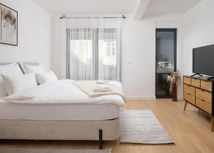 Mona - Dvosobni Stan *